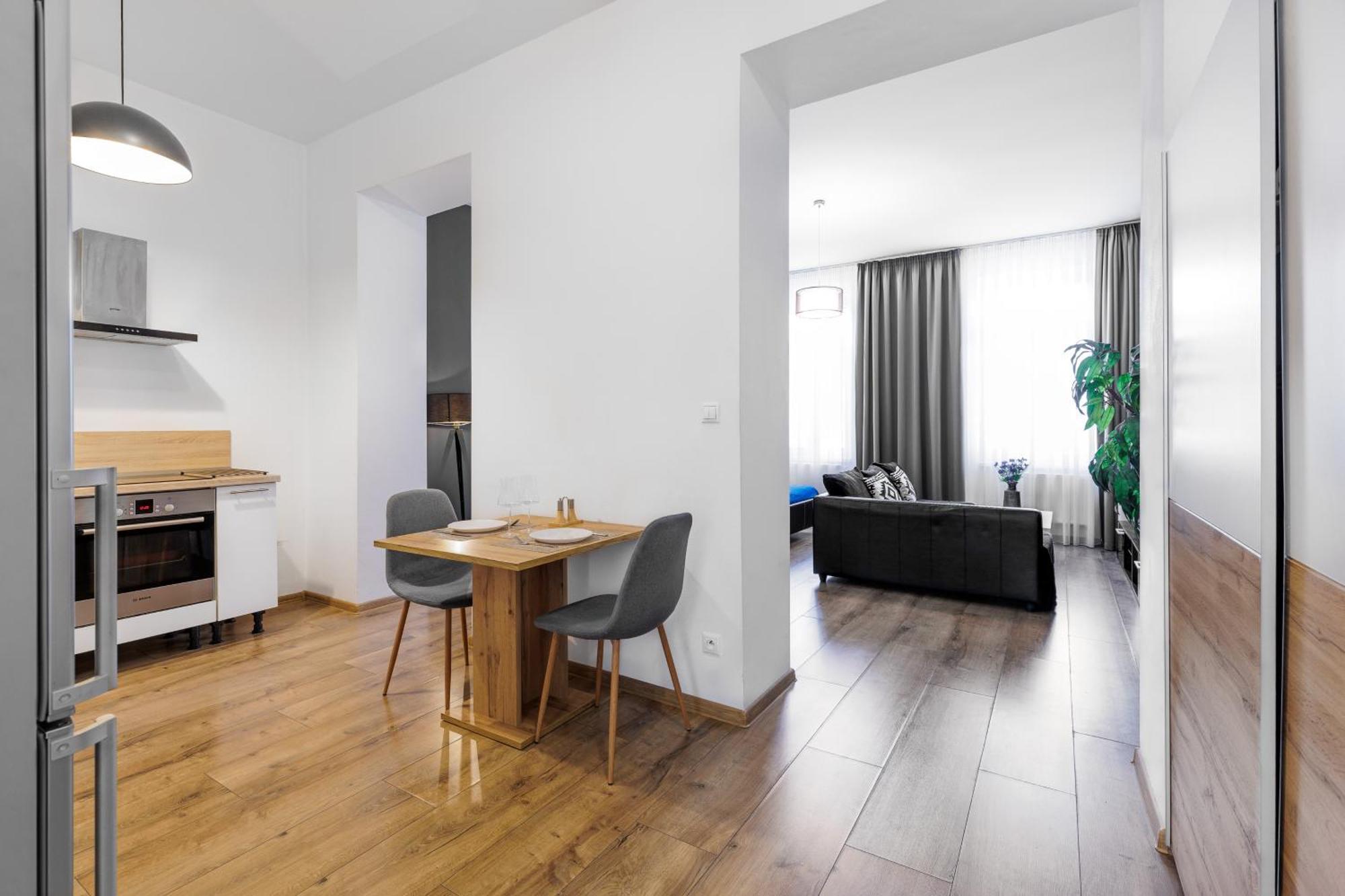 Skackava - Beautiful New Apartment In Direct Centrum, 24H Self Check-In Banská Bystrica Dış mekan fotoğraf